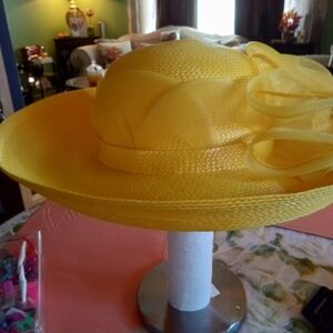 Elegant Yellow Women's Hat with Bow Accent